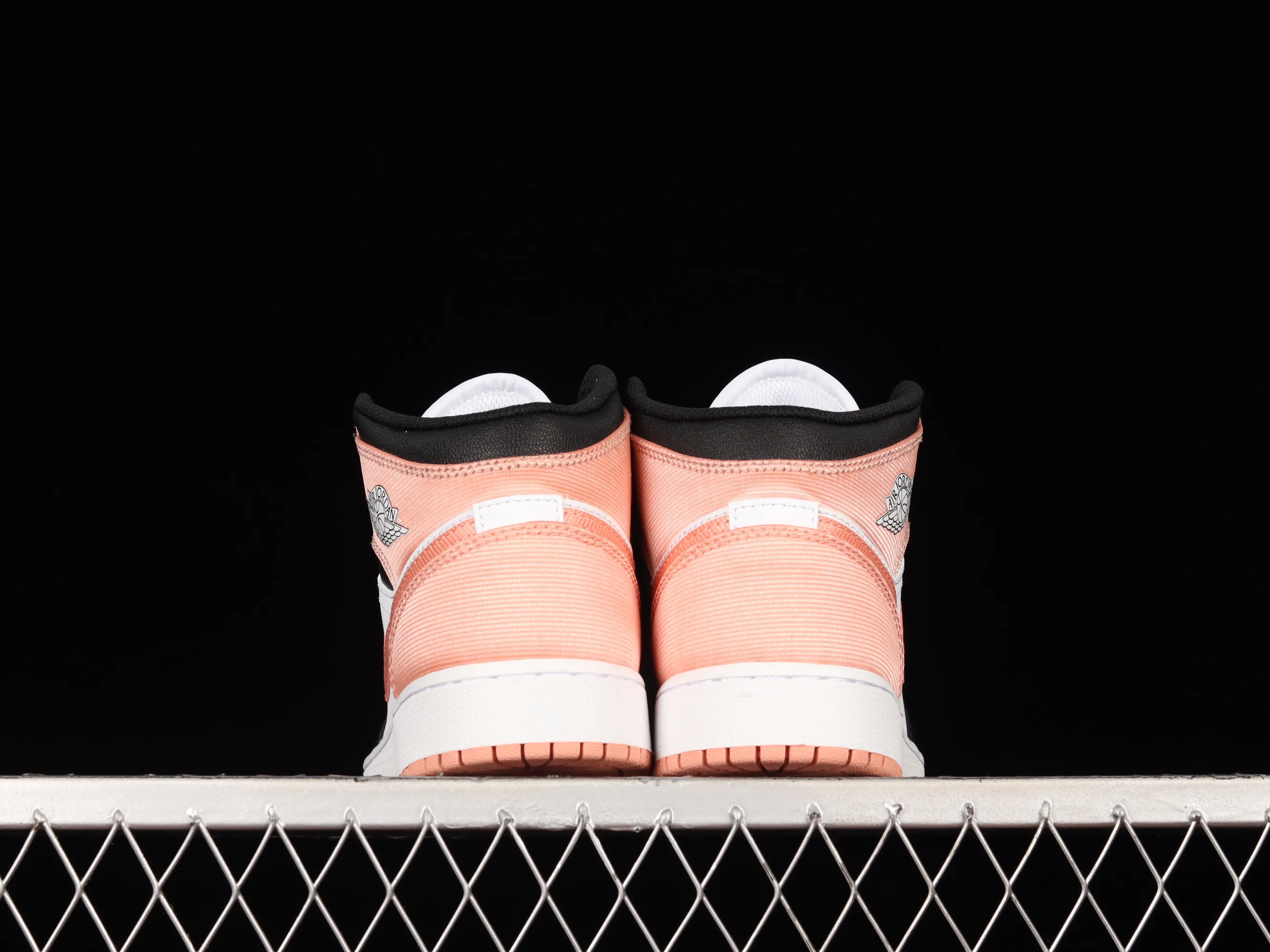 All categories Air Jordan Jordan series basketball shoes Air Jordan 1 Mid G version pure original Air Jordan 1 Mid AJ1 Joe 1 black and white sports culture basketball shoes DM9077-108